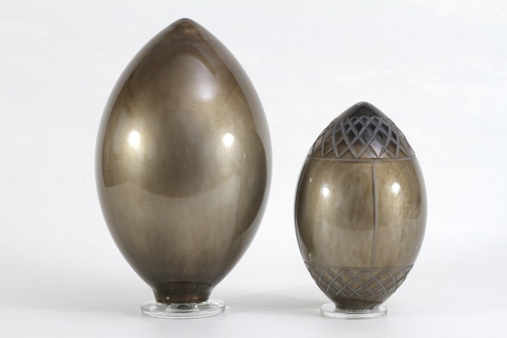 Brown | Urn & Detail