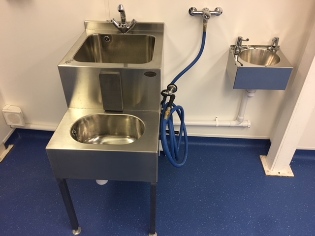 Dual sink embalming station-2558